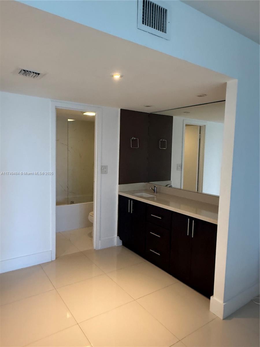 100 Bayview Dr # 2014