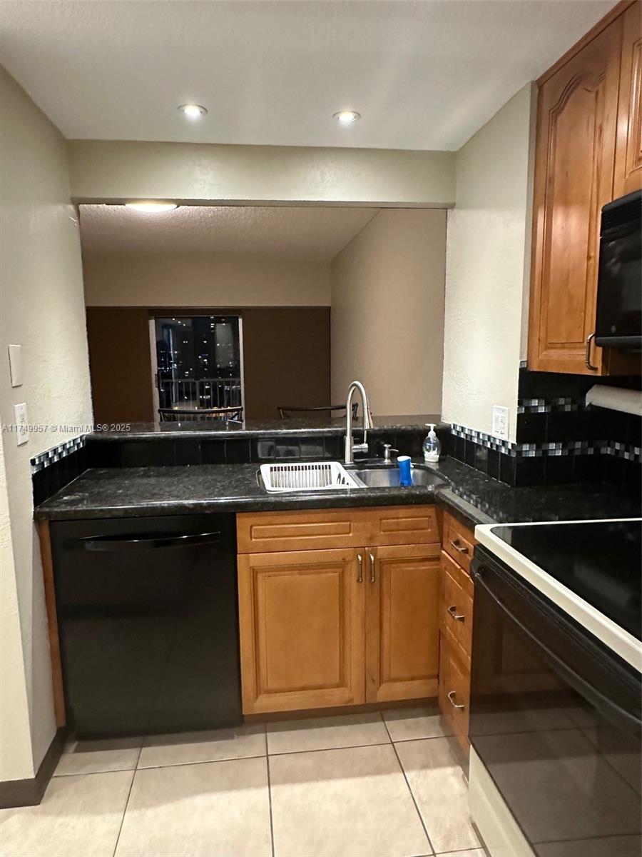 1965 S Ocean Dr # 11J