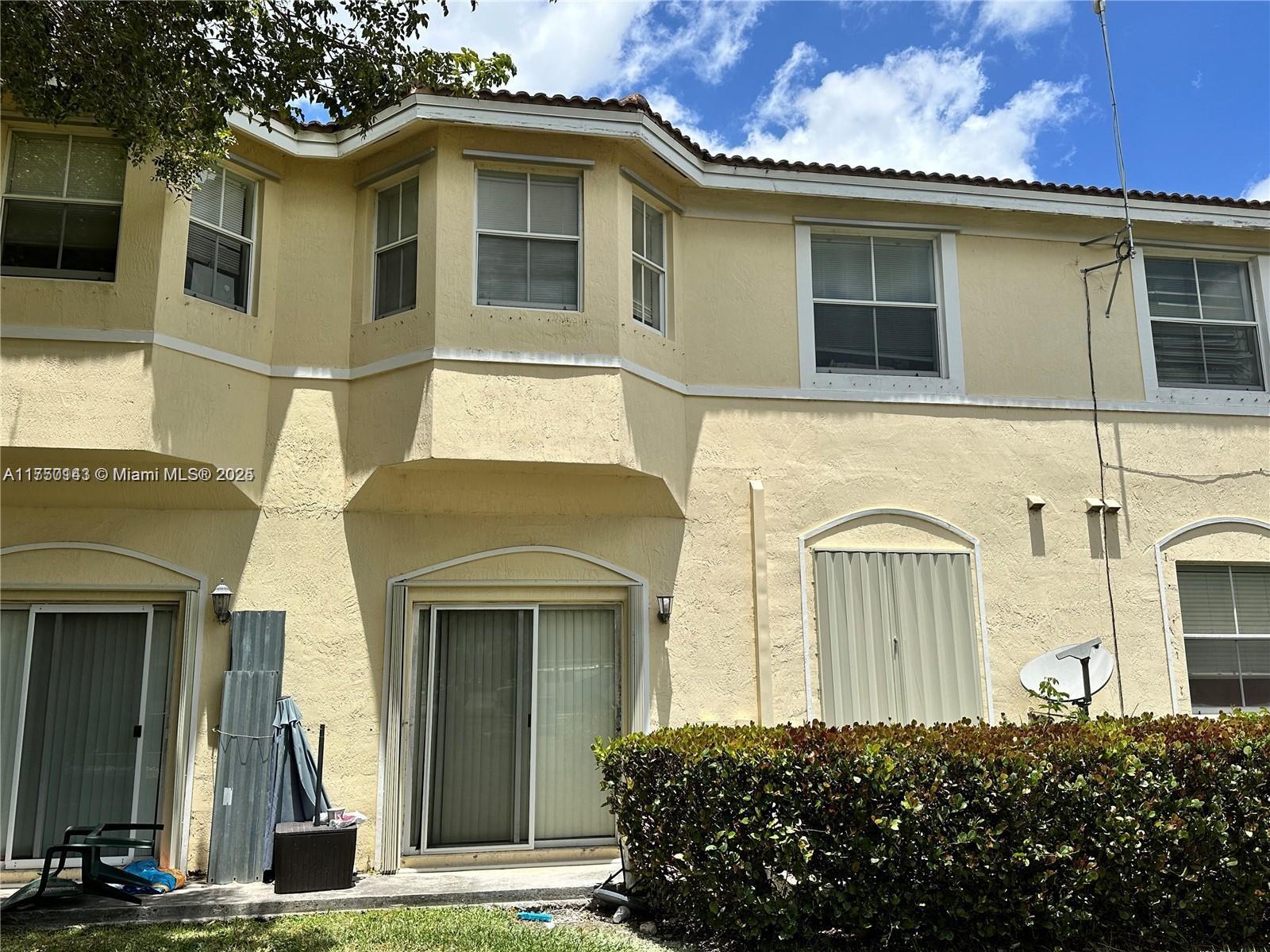1568 SE 26th St # 101