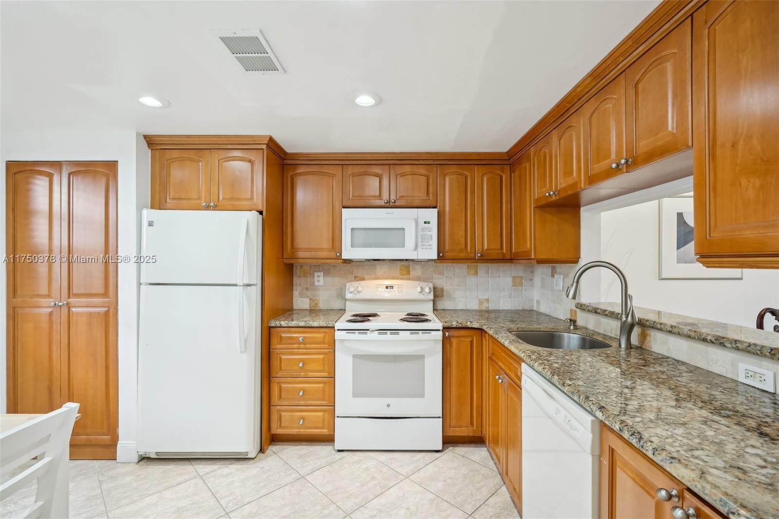 900 Colony Point Cir # 408