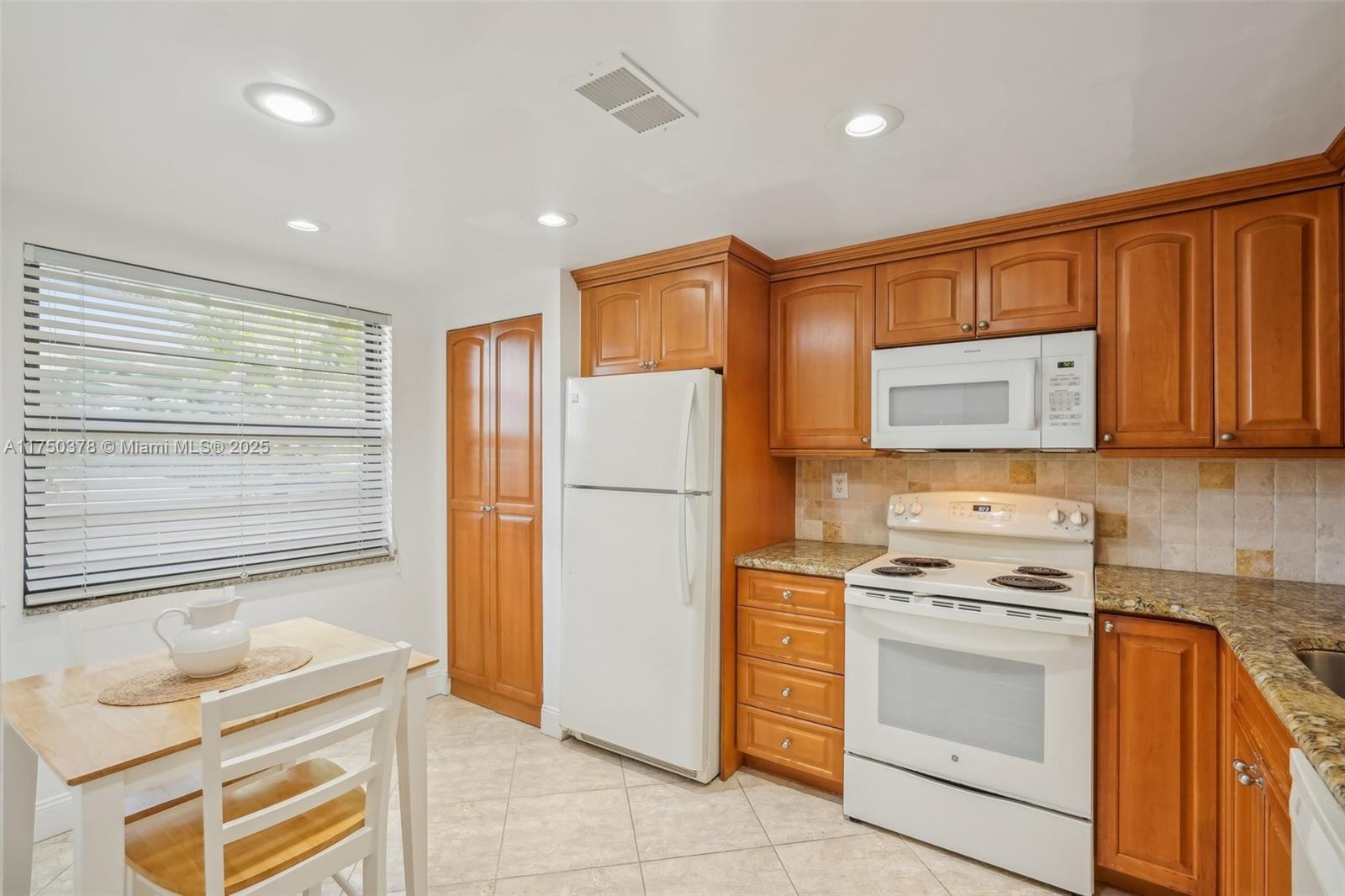 900 Colony Point Cir # 408