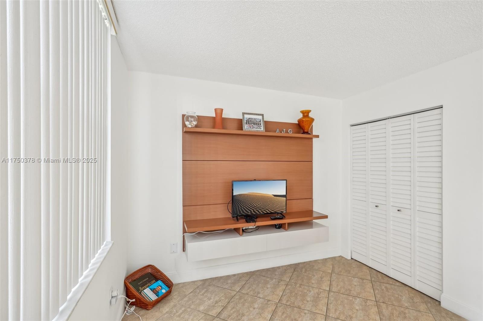 900 Colony Point Cir # 408