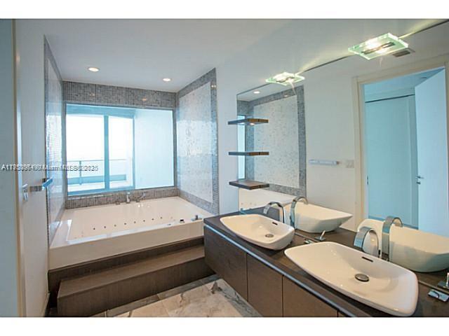 200 Biscayne Boulevard Way # 5103