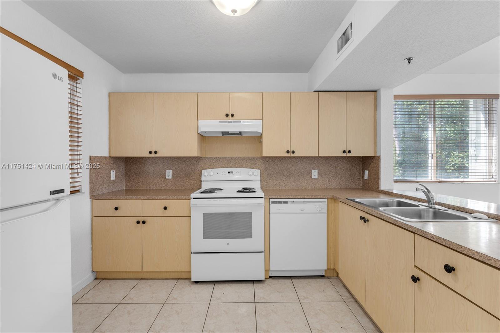 2800 SW 7th St # 201