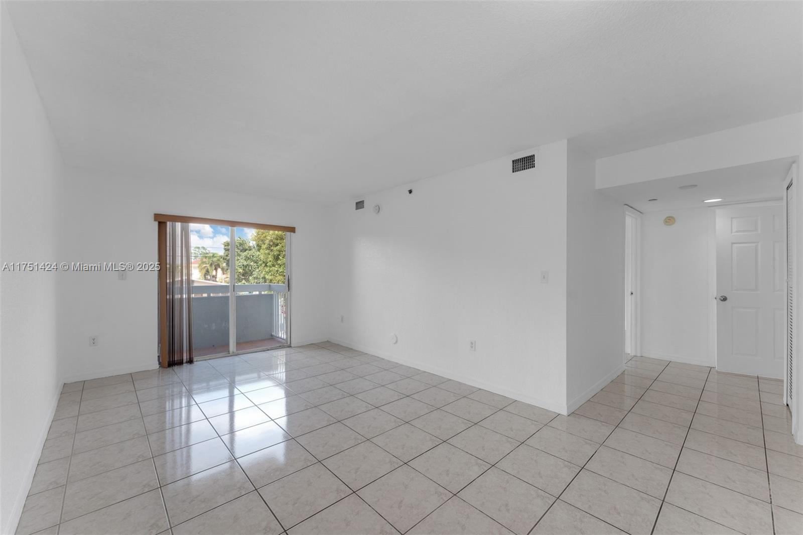 2800 SW 7th St # 201