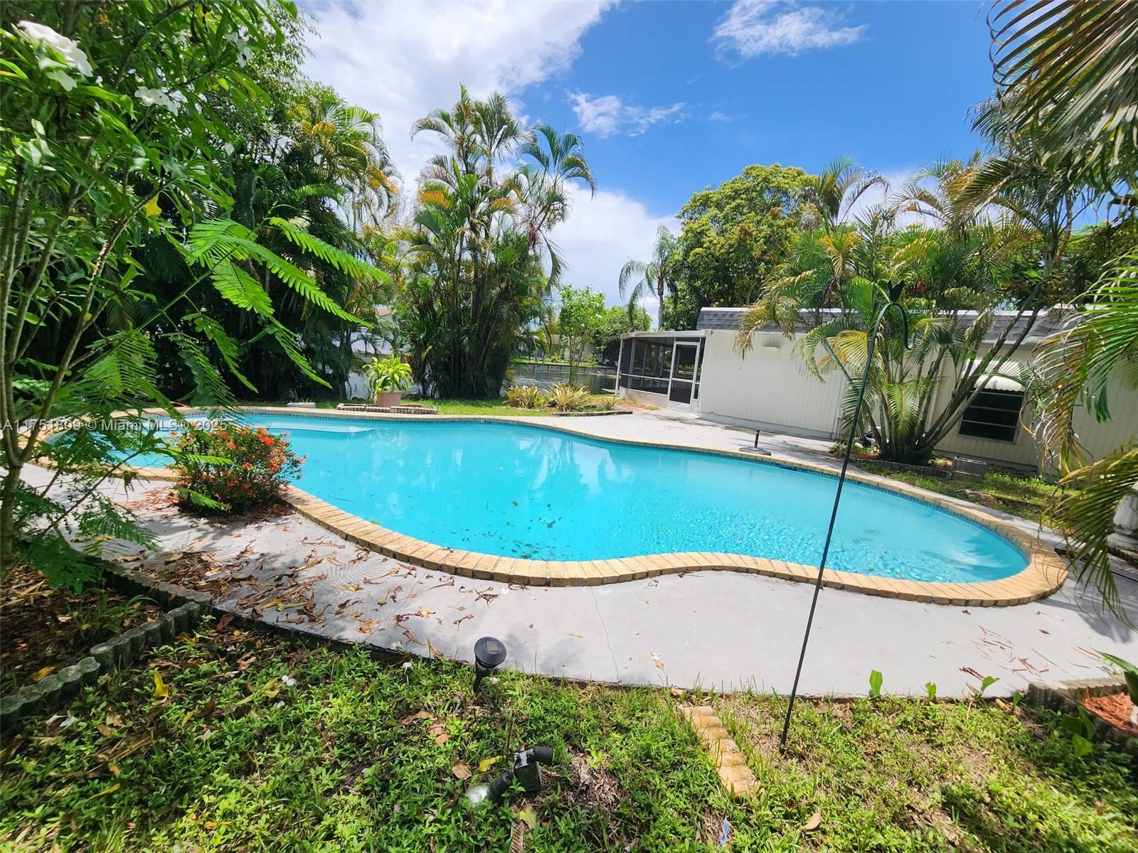 6900 NW 78th St