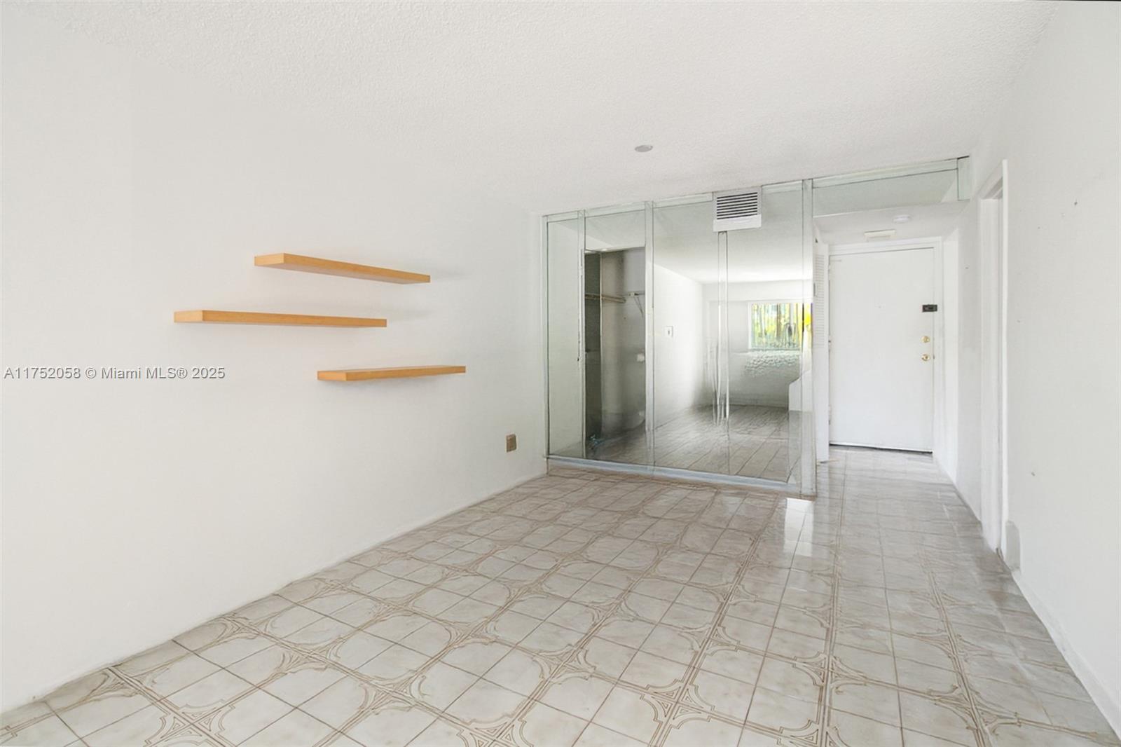 1000 Michigan Ave # 208