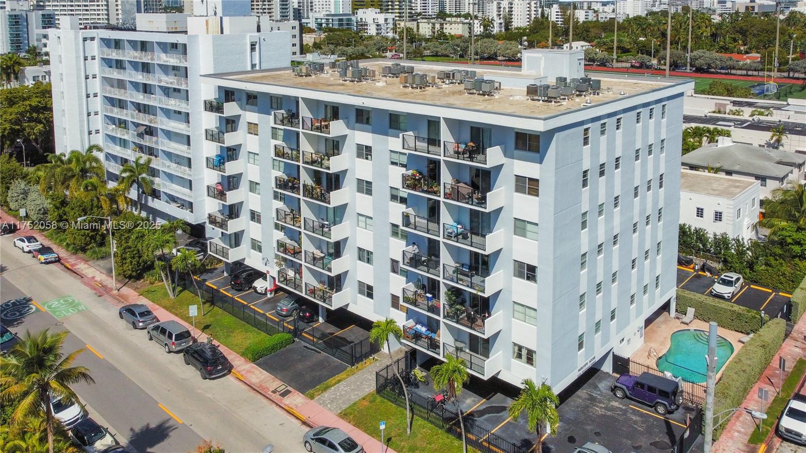 1000 Michigan Ave # 208