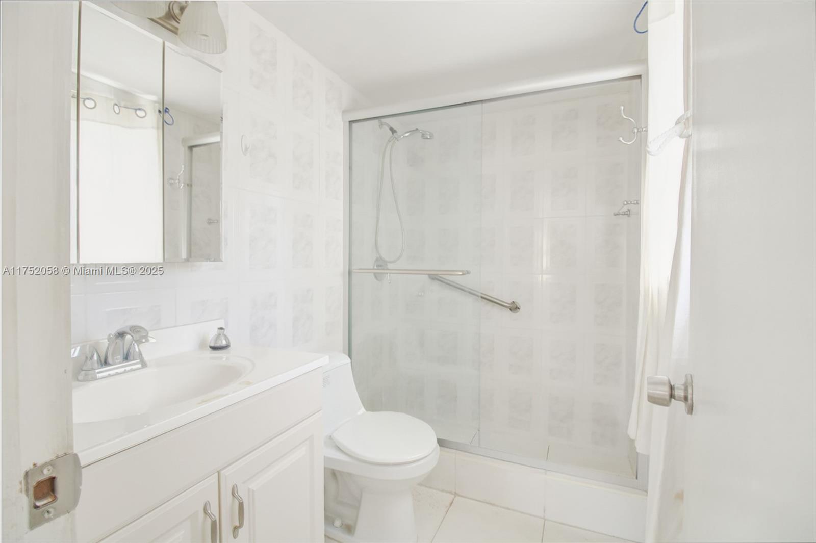 1000 Michigan Ave # 208