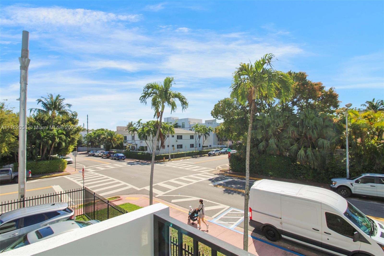 1000 Michigan Ave # 208