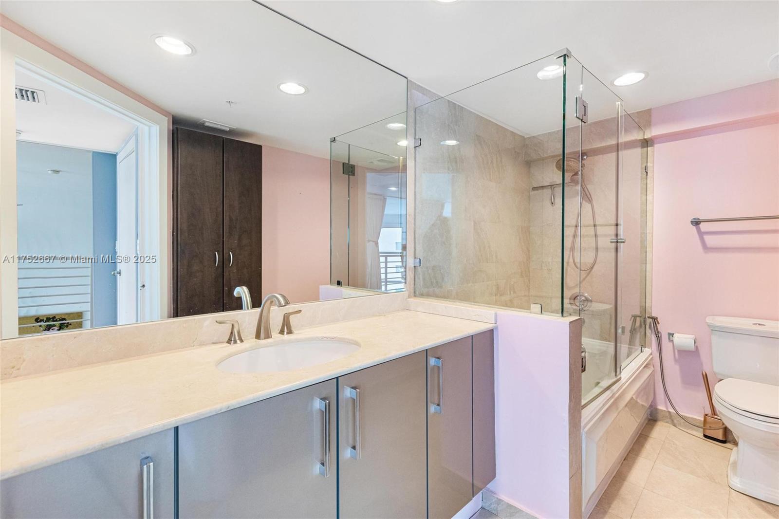 7728 Collins Ave # 16