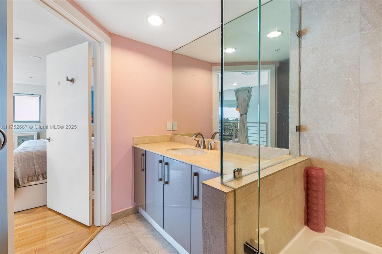 7728 Collins Ave # 16