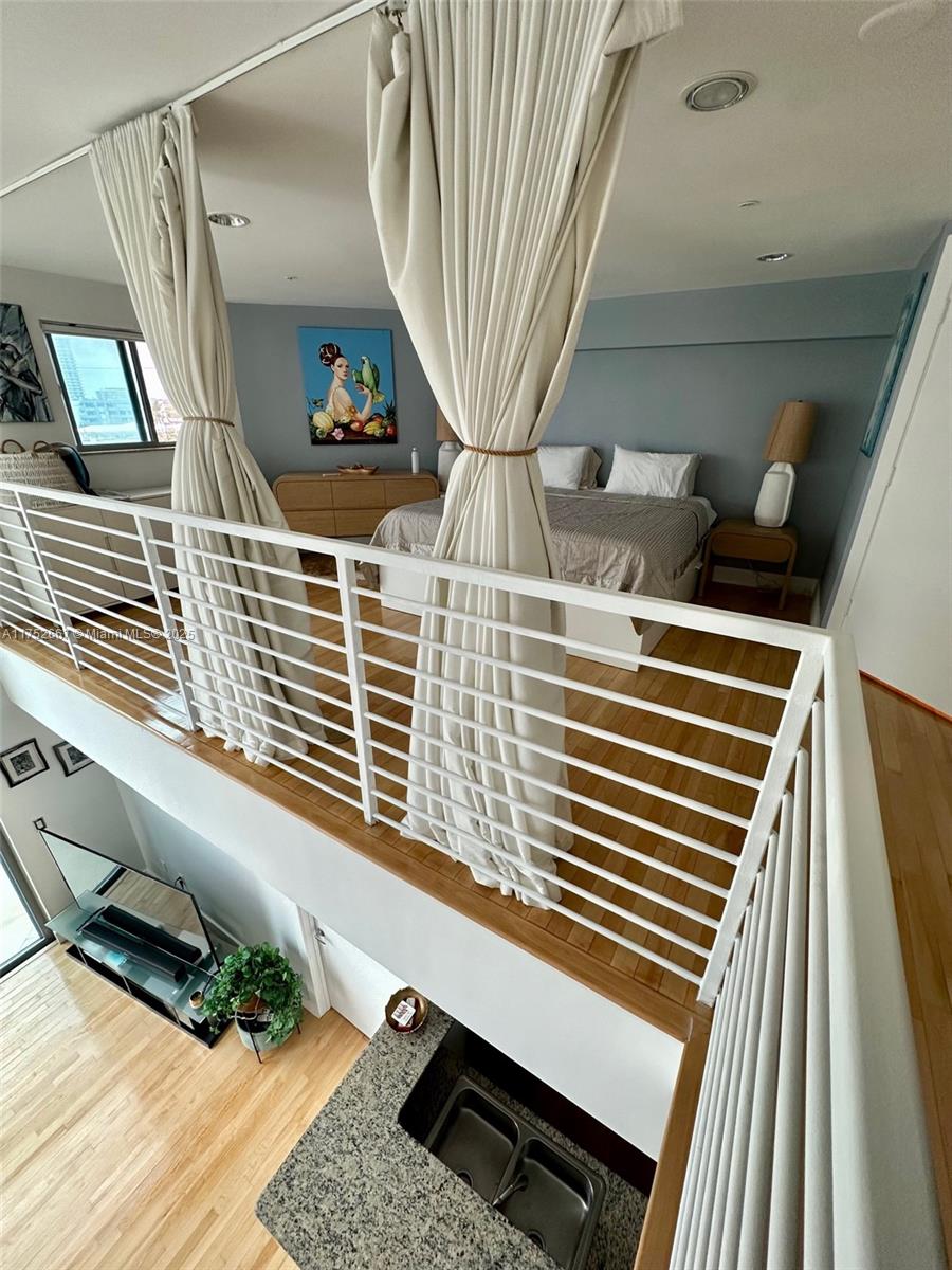 7728 Collins Ave # 16