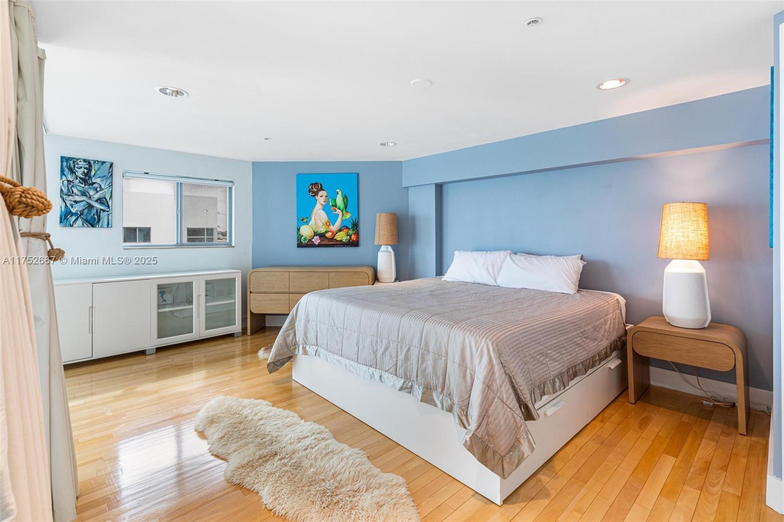 7728 Collins Ave # 16