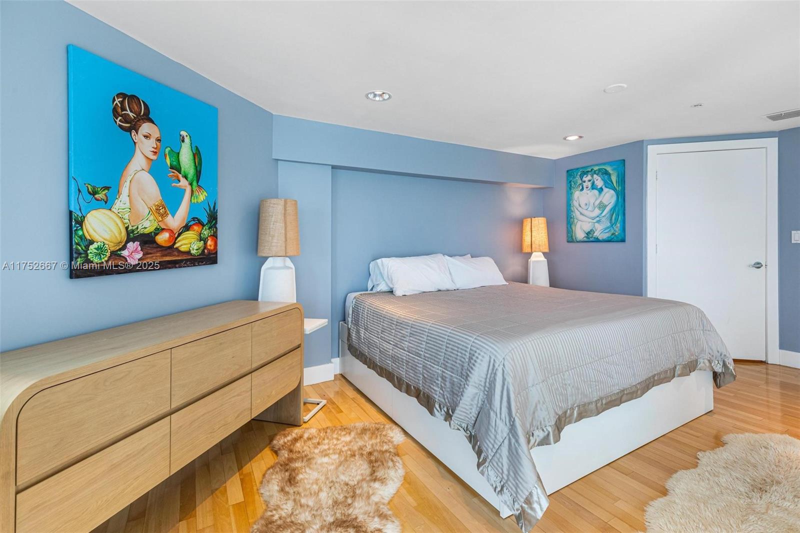 7728 Collins Ave # 16