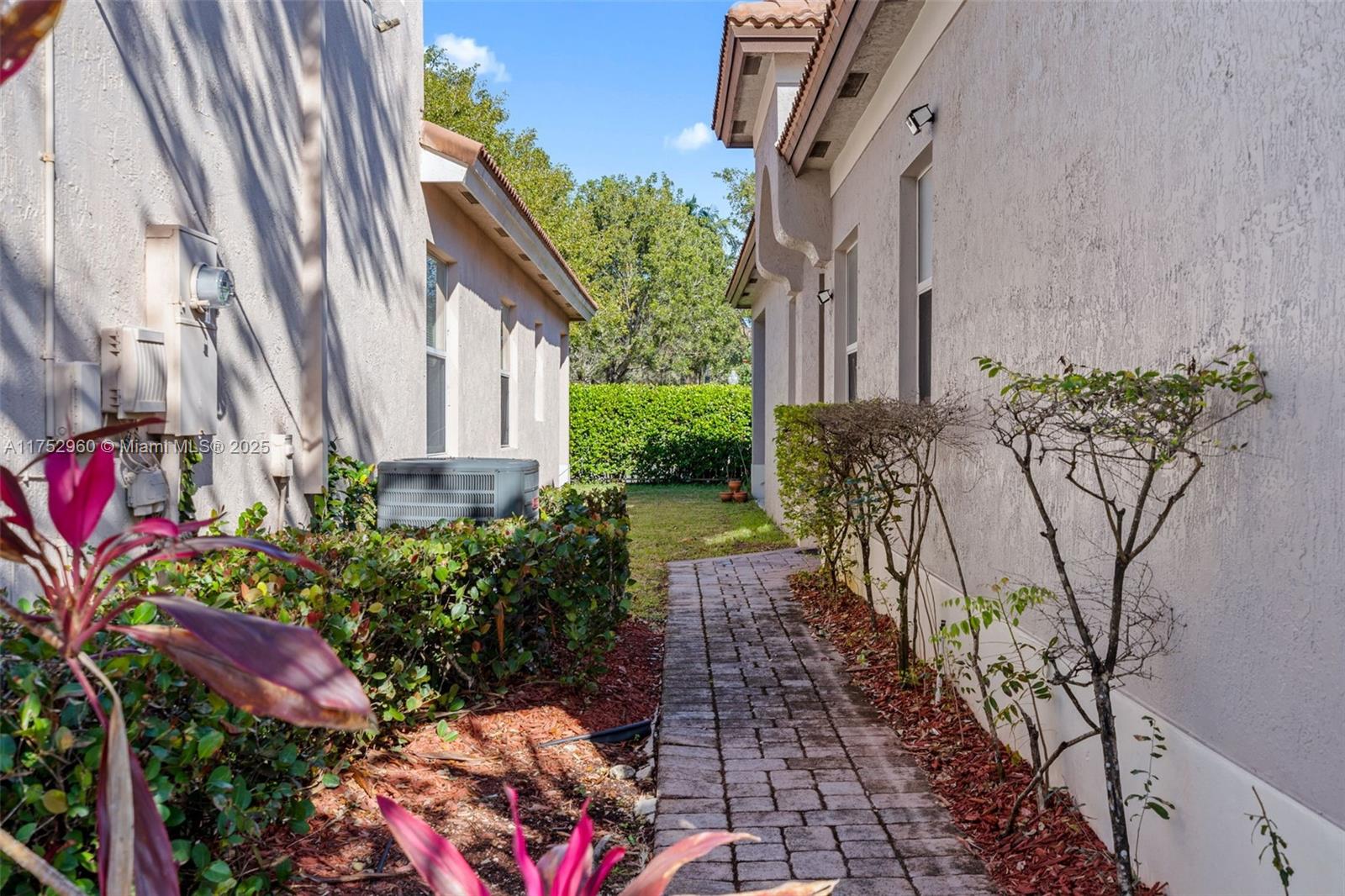 1270 NE 39th Ave