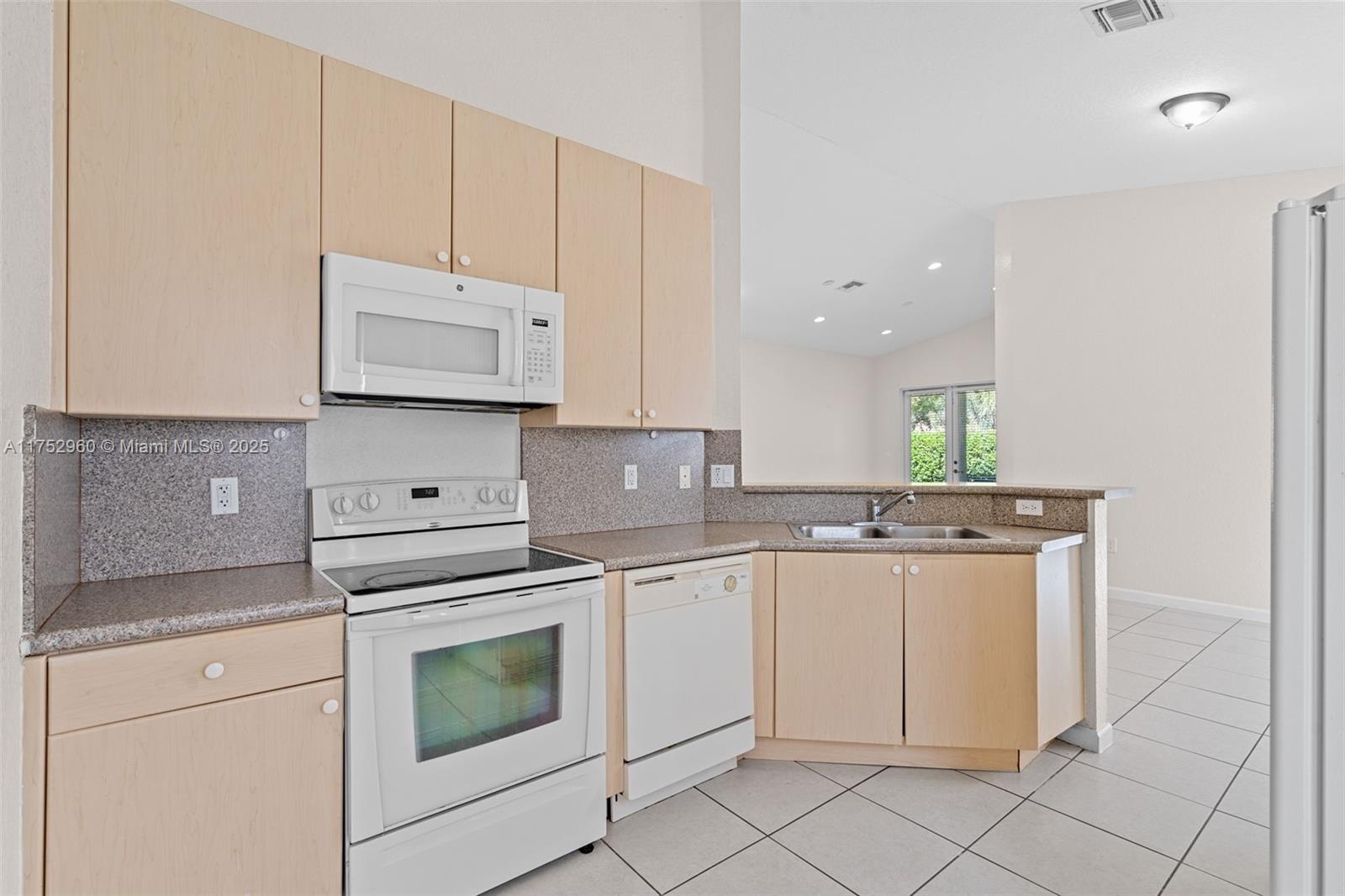 1270 NE 39th Ave