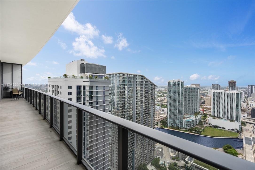 45 SW 9th St # 4609