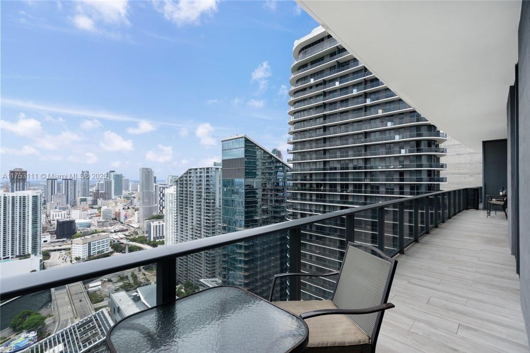 45 SW 9th St # 4609
