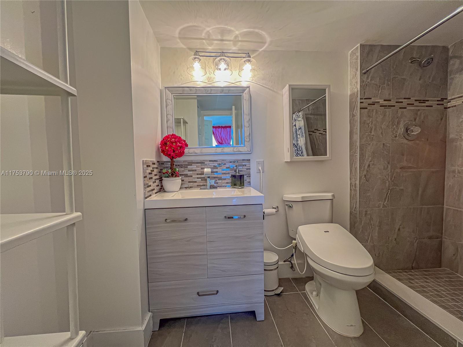 3625 N Country Club Dr # 808