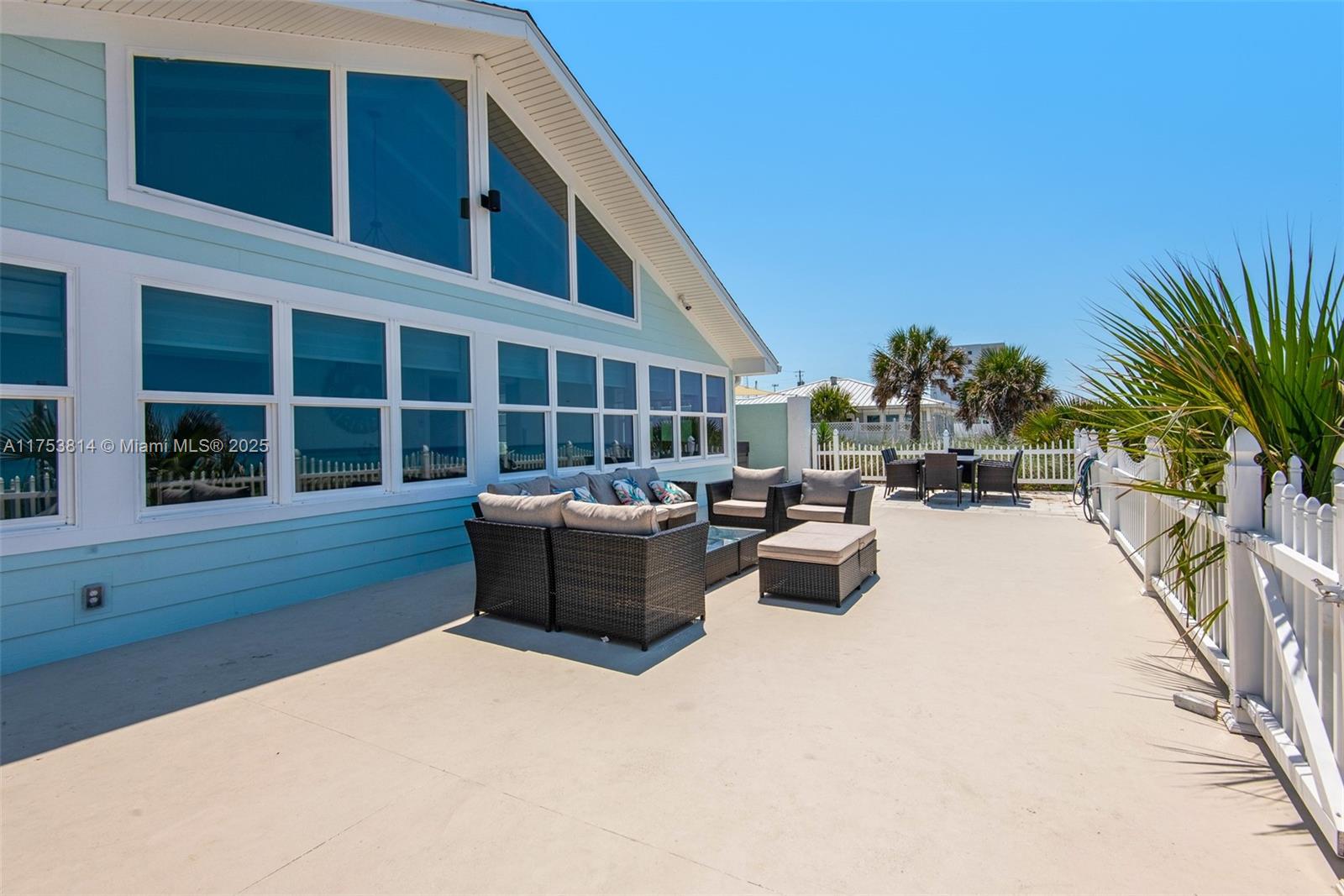 13011 Oleander Dr