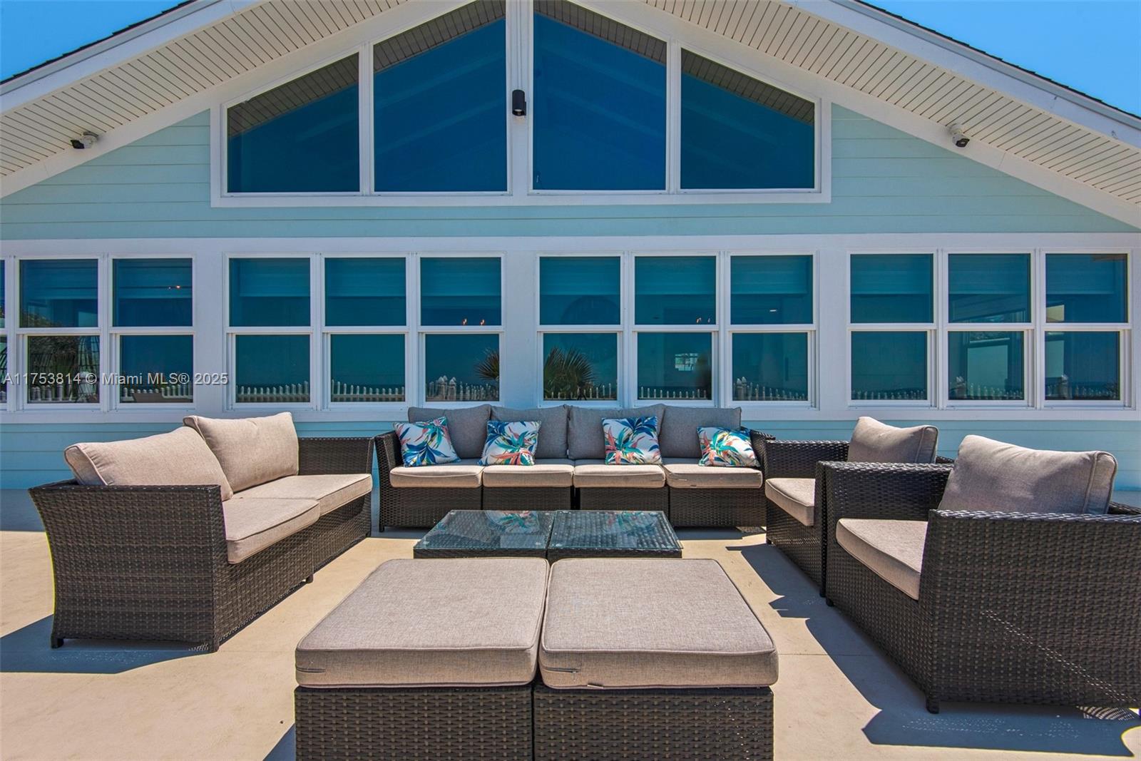 13011 Oleander Dr