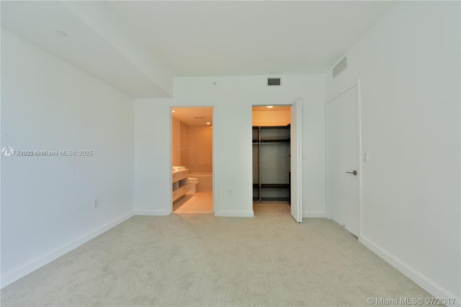 45 SW 9 st # 1907