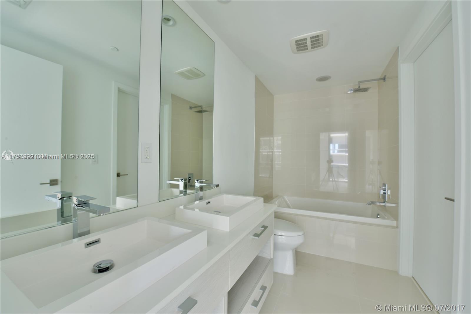 45 SW 9 st # 1907