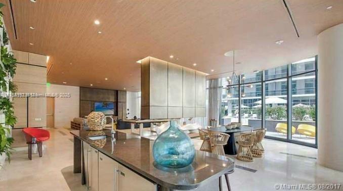 45 SW 9 st # 1907