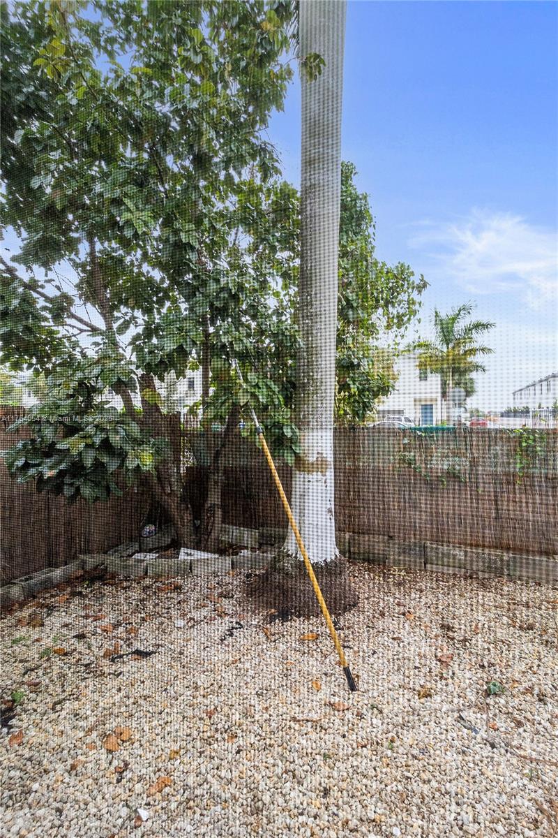791 SW 10th St