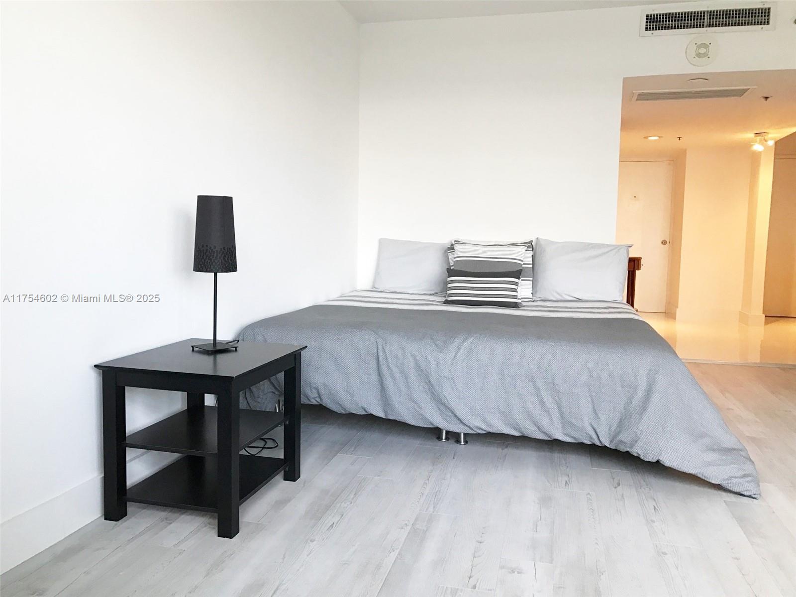 100 LINCOLN RD # 1024