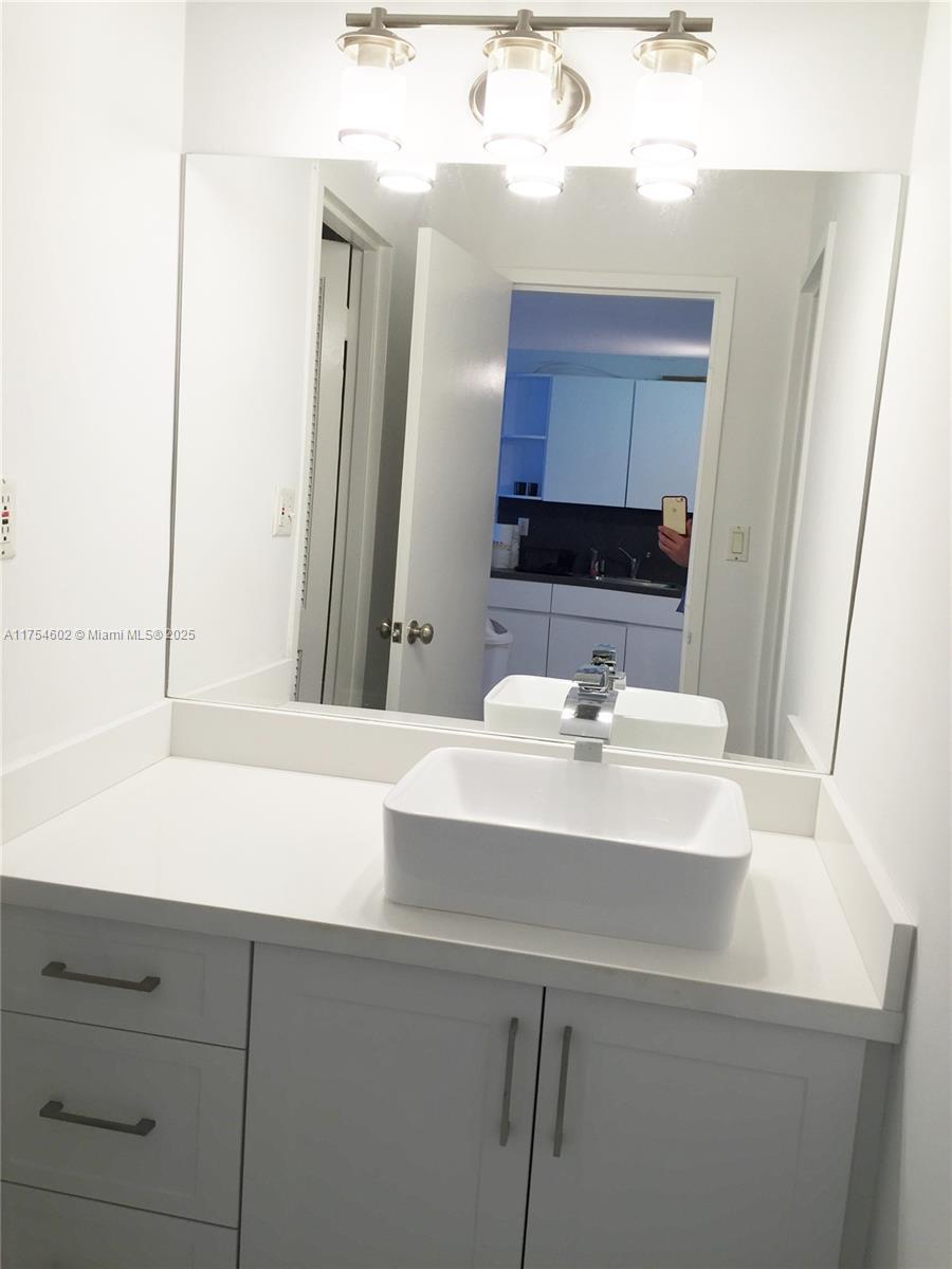 100 LINCOLN RD # 1024