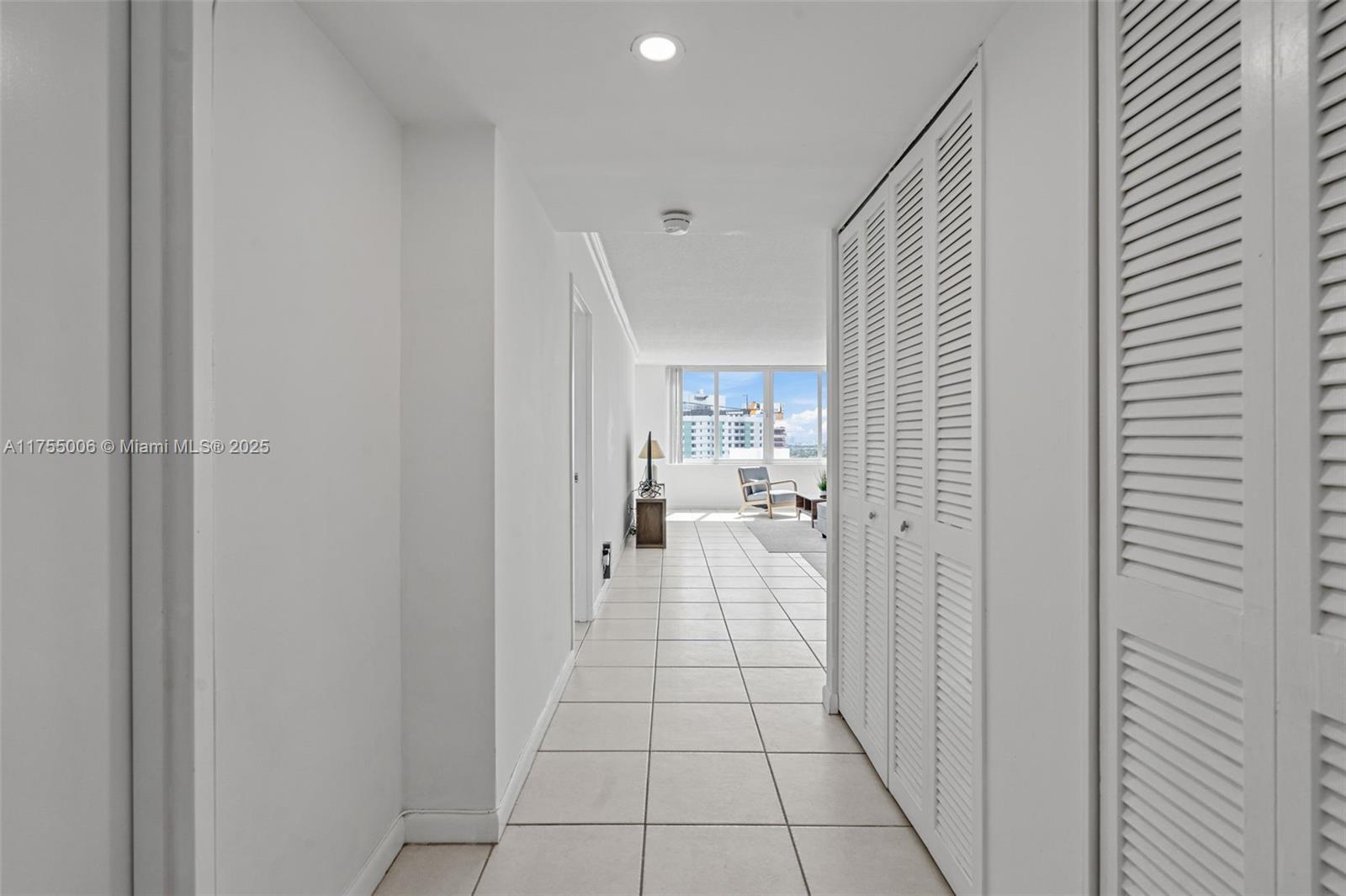 5401 Collins Ave # 1114