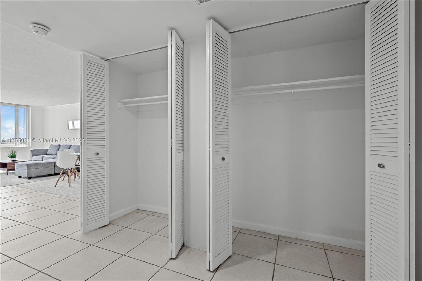 5401 Collins Ave # 1114