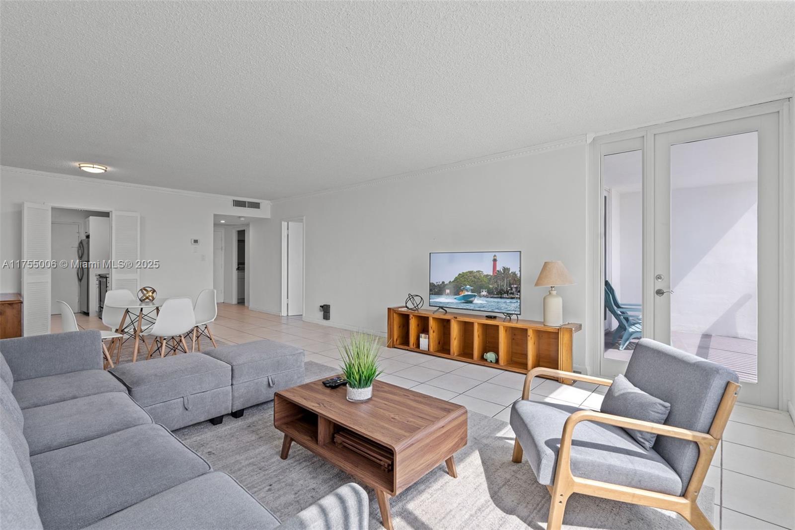 5401 Collins Ave # 1114