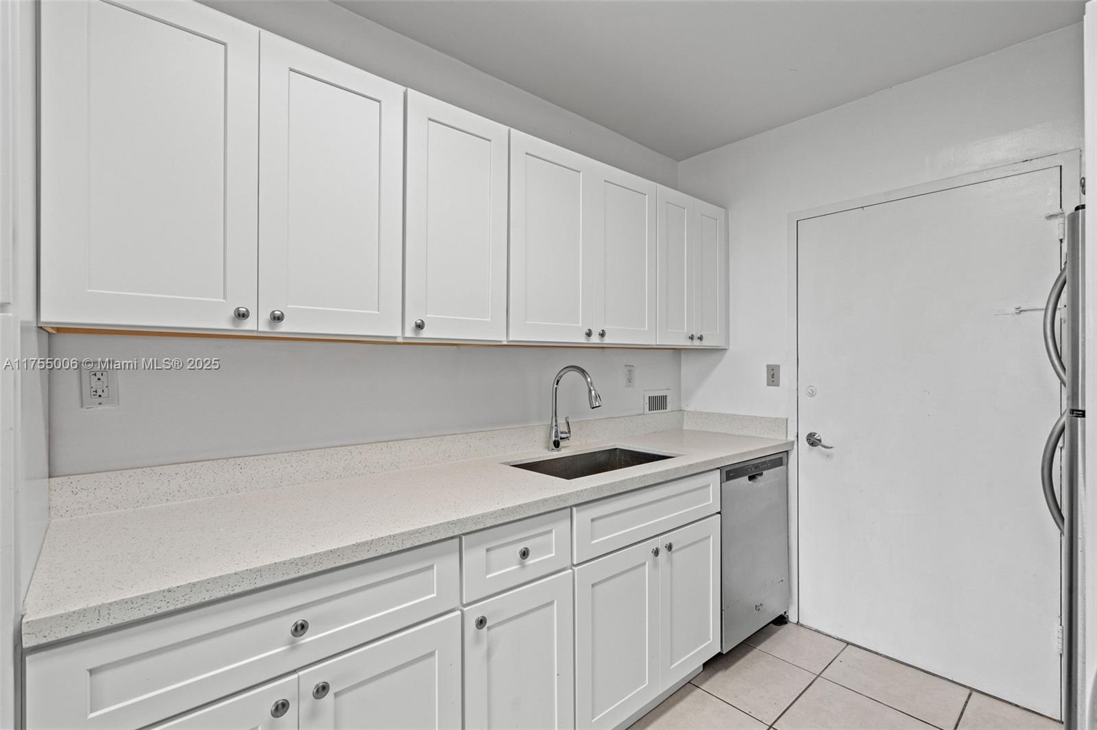 5401 Collins Ave # 1114