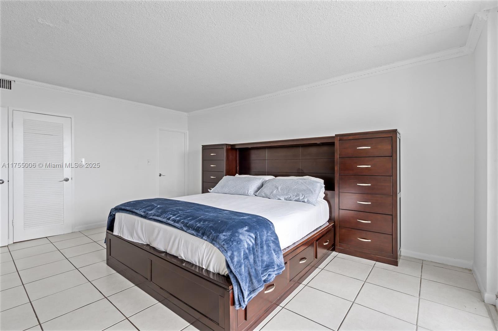 5401 Collins Ave # 1114