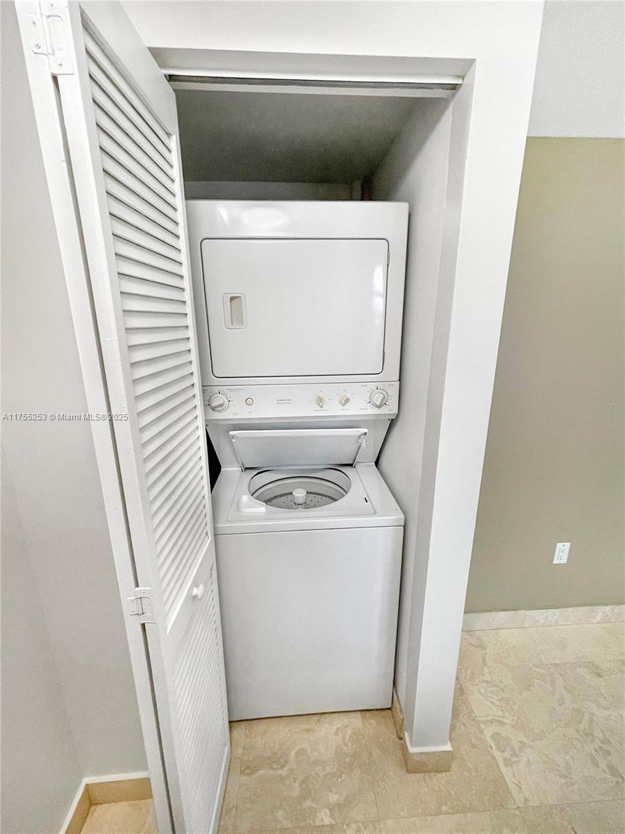 41 SE 5th St # 916
