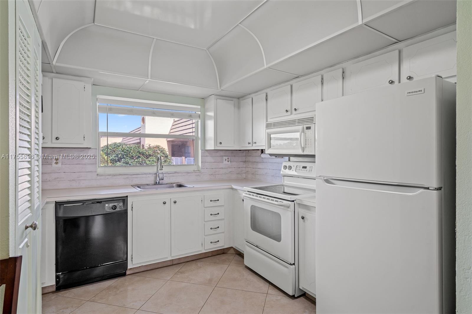 9201 Sunrise Lakes Blvd Unit: 306