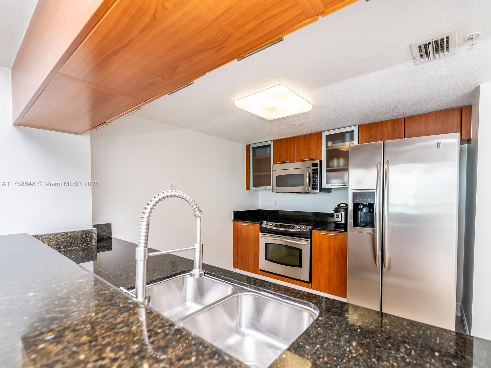 1800 N Bayshore Dr # 1904