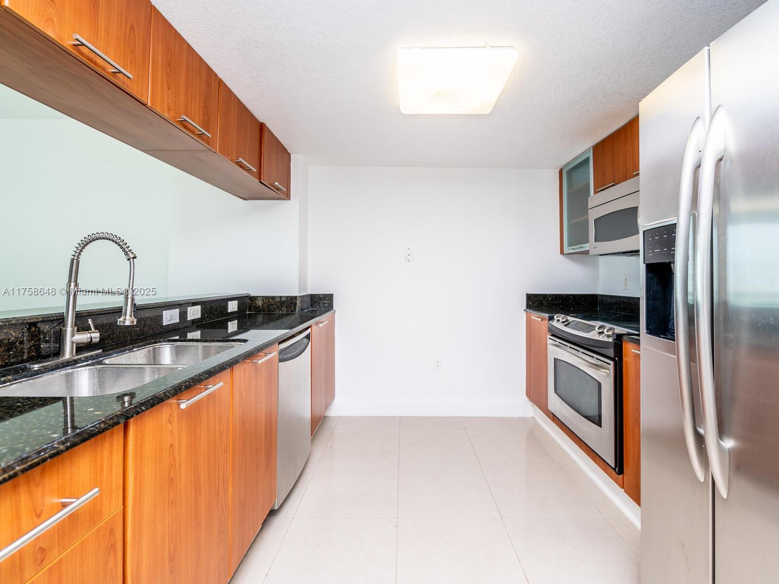 1800 N Bayshore Dr # 1904