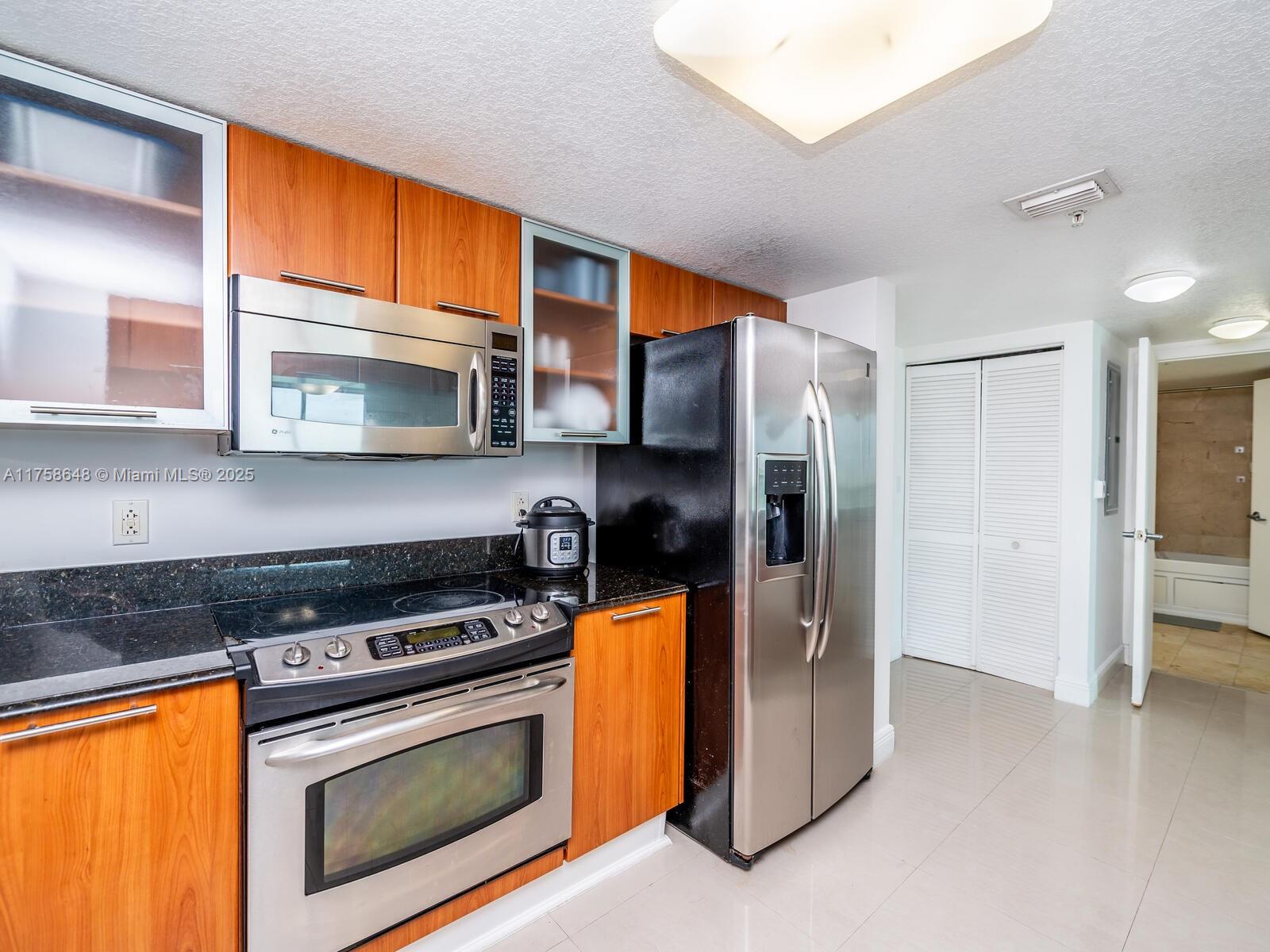 1800 N Bayshore Dr # 1904