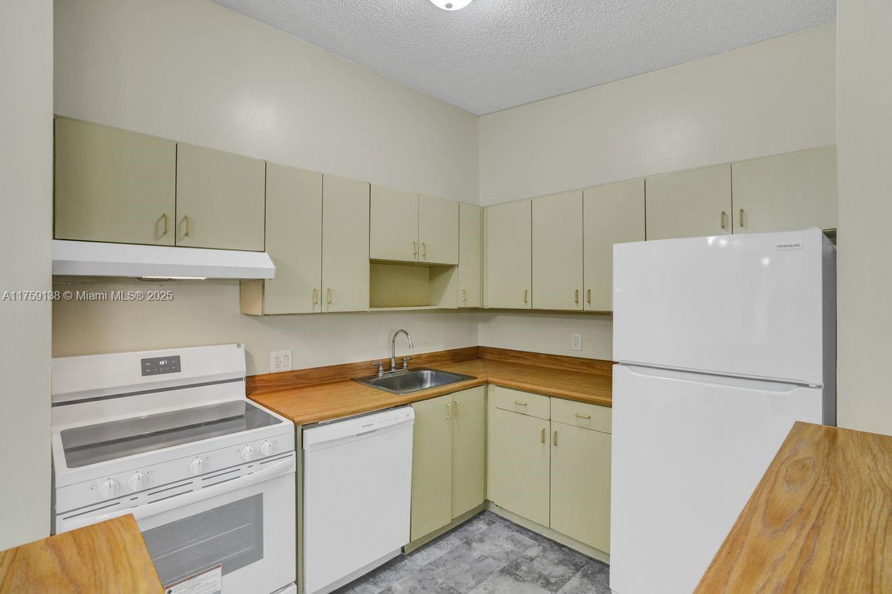9731 Hammocks Blvd # 203B