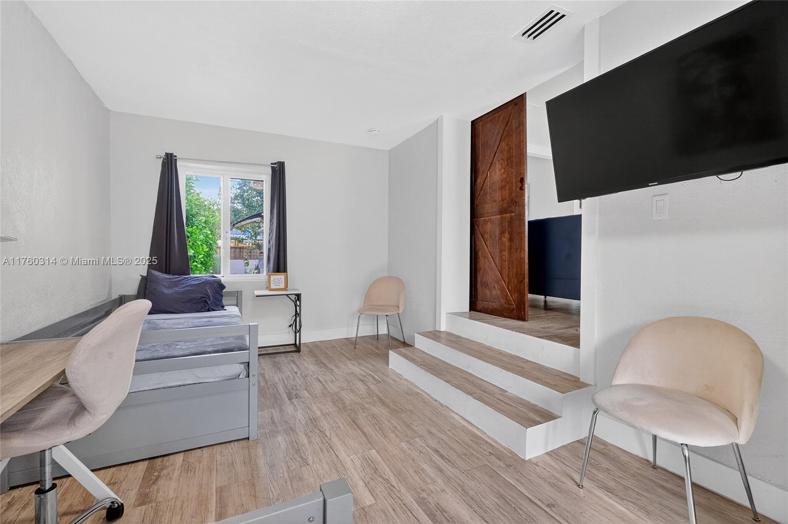 231 NW 44th St