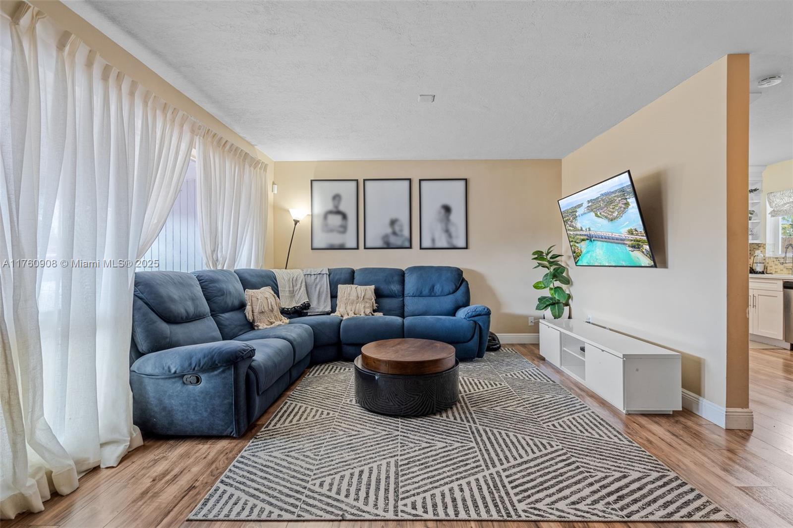 3001 Bahama Dr