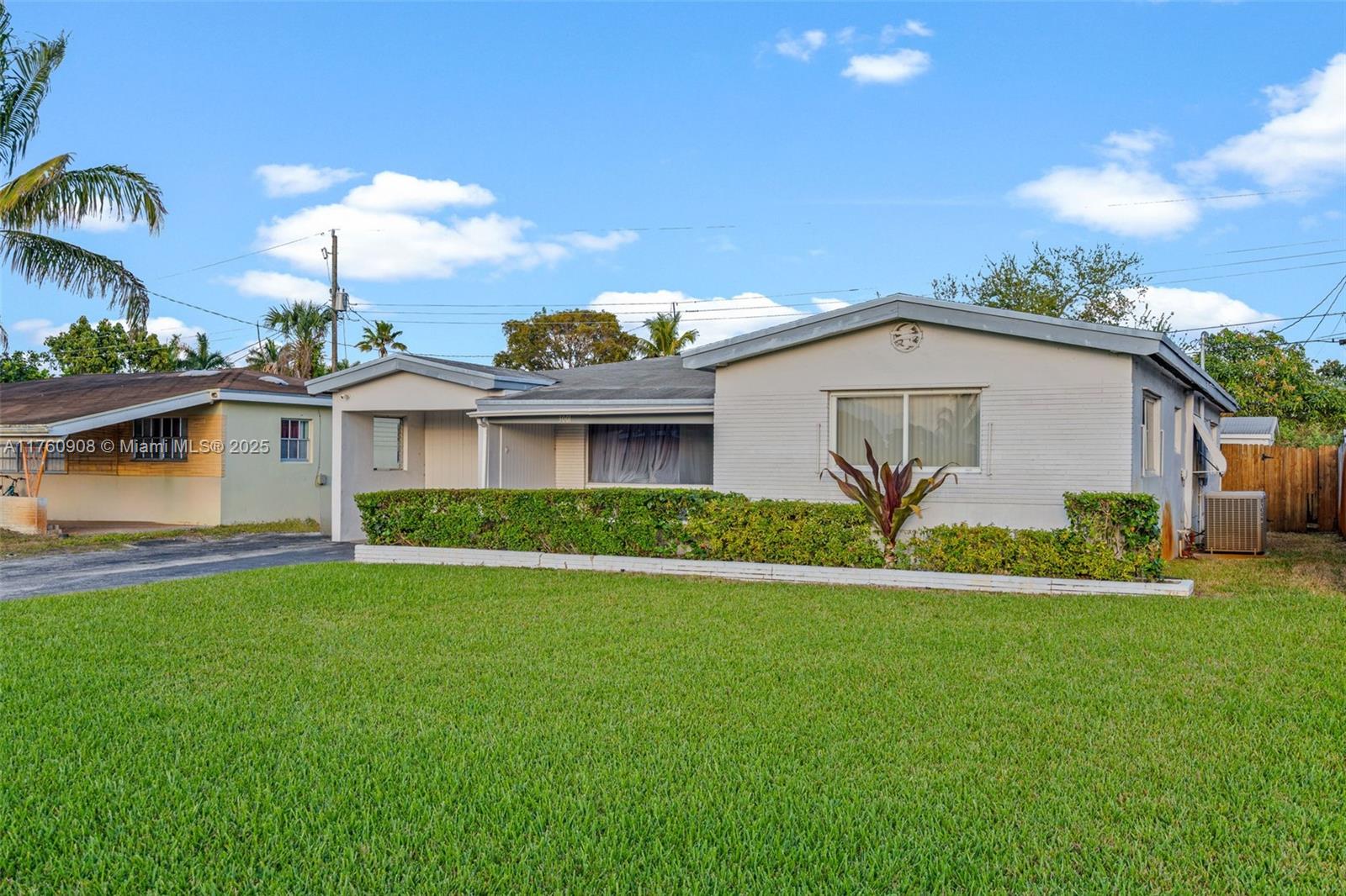 3001 Bahama Dr