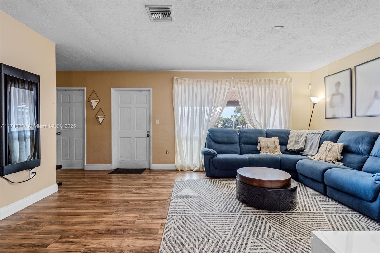3001 Bahama Dr