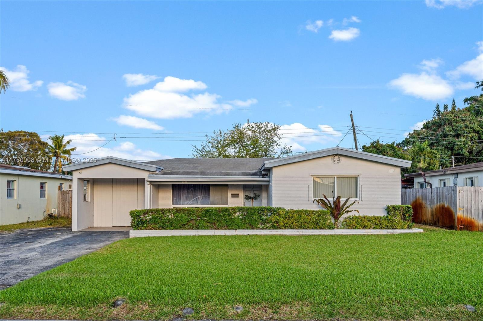 3001 Bahama Dr