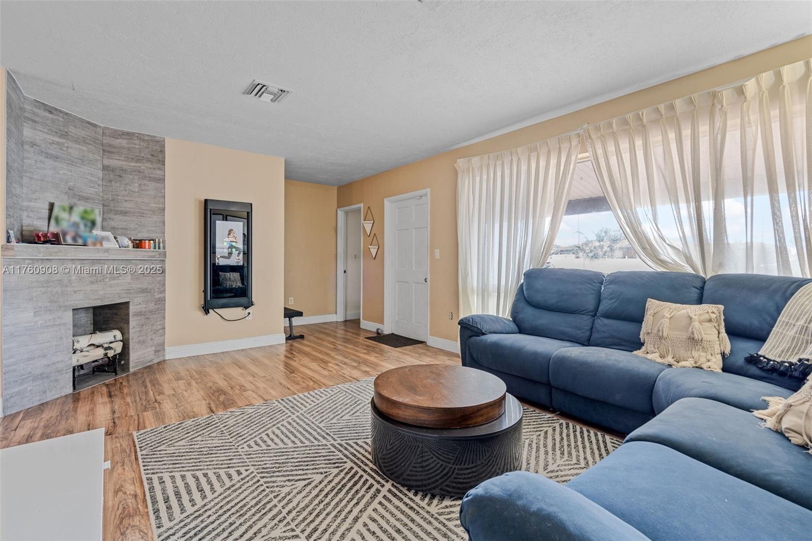 3001 Bahama Dr