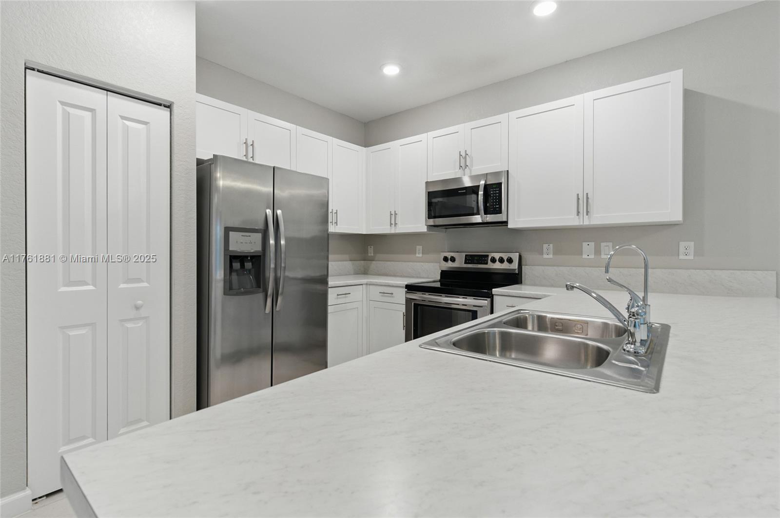 1452 SE 26th Ter